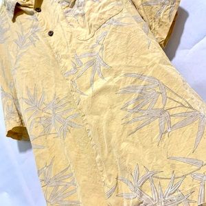 Tommy Bahama XL 100% SILK . Mens button down t-shirt/ casual/ Hawaiian bamboo